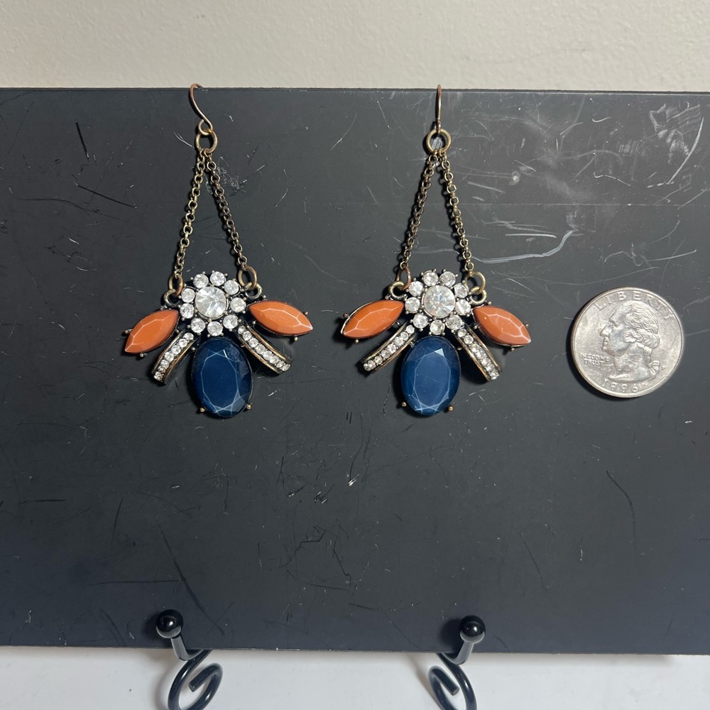 Vintage rhinestone Cabochon bee earrings.  Nice touch to add to any outfit